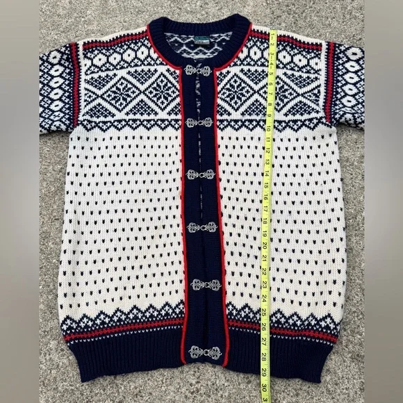 Vintage Dale of Norway Nordic Fair Isle Wool Cardigan Sweater with Pewter Clasps - Picture 8 of 9